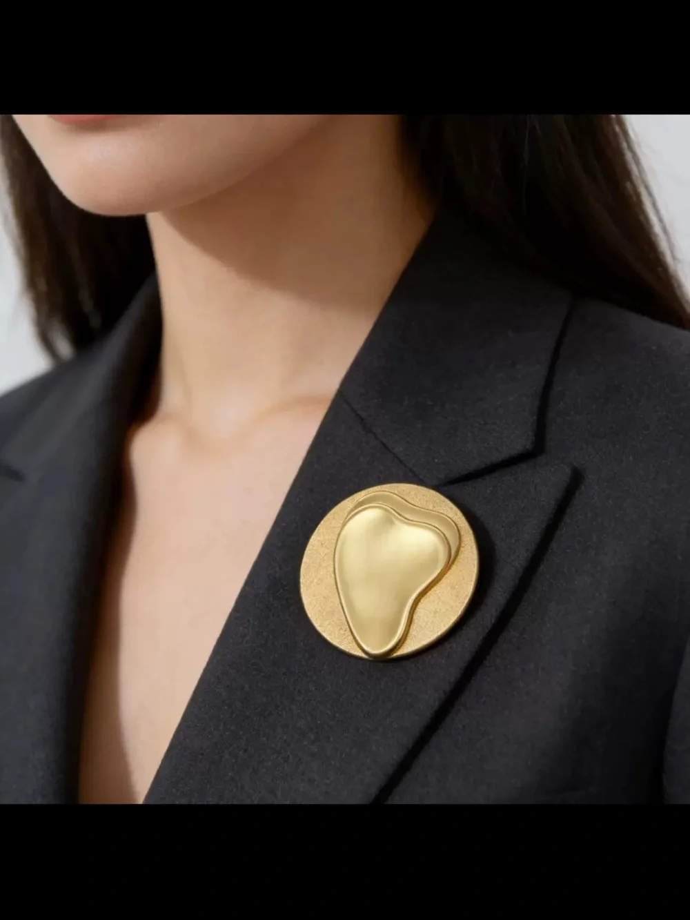 Elegant Gold Abstract Disc Brooch - Women Jewelry